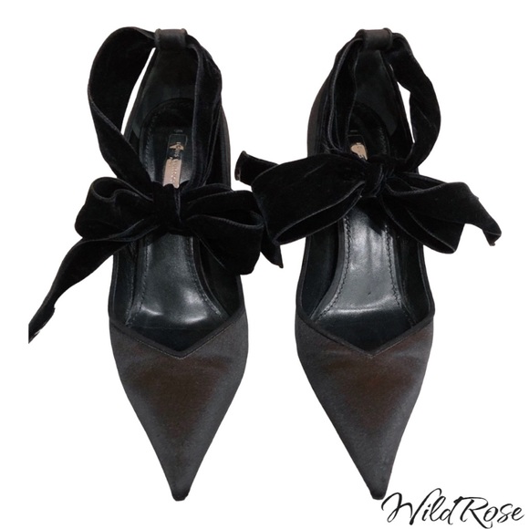 LOUIS VUITTON Black Satin Pointy Toe Velvet Bow Tie Nior Pumps Crystal Heels - Picture 3 of 17